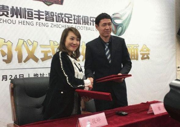 预告中，在这个快乐祥和的世界中，卡罗尔（蕾亚·塞洪 饰）成为了唯一的异类，而诡异的事情不断发生，卡罗尔还能否维持本心？