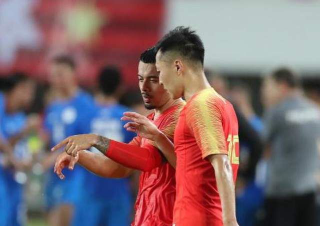 电影频道7.18-7.21连播音乐名家传记片 2023-07-18 瓦罗蒂》），法国“小云雀”艾迪特皮雅芙（《玫瑰人生》），到皇后乐队传奇主唱弗雷迪莫库里（《波西米亚狂想曲》）、意大利盲人男高音歌手安德烈·波切利（《静默的音乐》），他们用歌声为全球乐迷释放多巴胺，即使 《黑人福音音乐》曝预告 杨东根主演纪录片将映 2013-10-22 杨东根策划、主演的韩国音乐题材纪录片《黑人福音音乐》（Black Gospel）于21日掀开了神秘面纱，在首尔某酒店举行了制作发布会，并公开了影片预告。