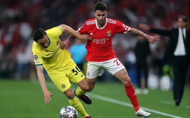 童祥苓年少成名，并凭借电影版现代京剧《智取威虎山》而为全国大众所熟知，塑造了一代英雄“杨子荣”。