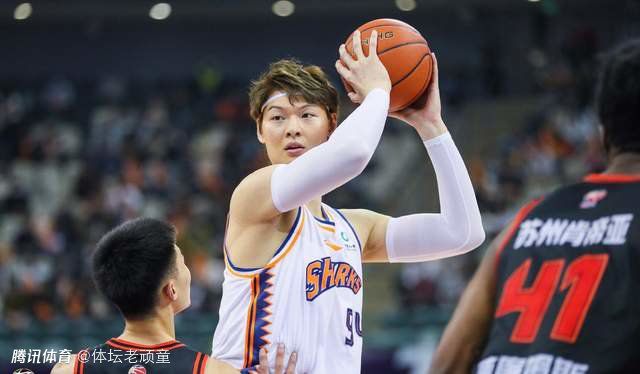 电影中,他饰演古罗马帝国的王子提比斯。