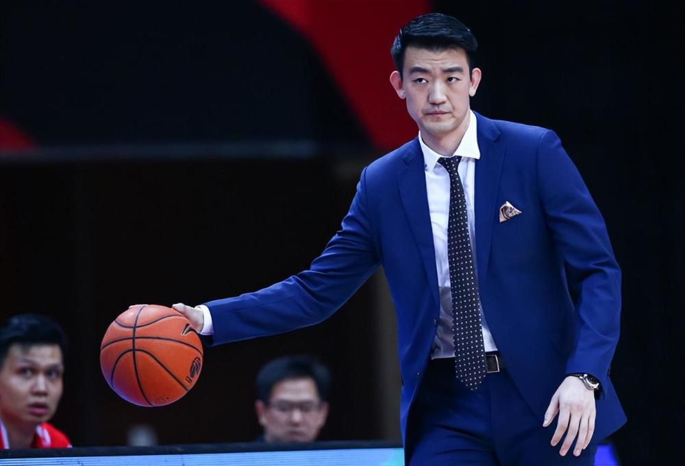 杨紫琼现身伦敦 穿廓形皮衣知性干练 2024-11-19 当地时间11月18日，英国伦敦，杨紫琼现身伦敦街头，将参加电影《魔法坏女巫》的宣传活动。