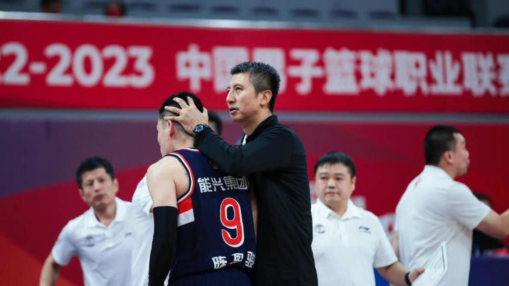 崔某是李英熙的女儿、知名设计师李廷雨的小儿子。