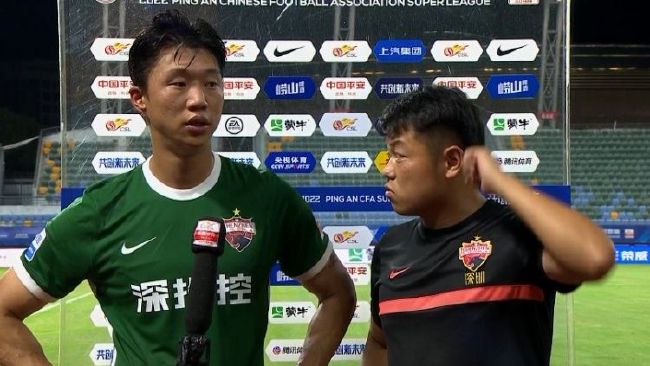 这部电影以其浓烈的姜文风格和高浓度的父子情感内核引发热议。