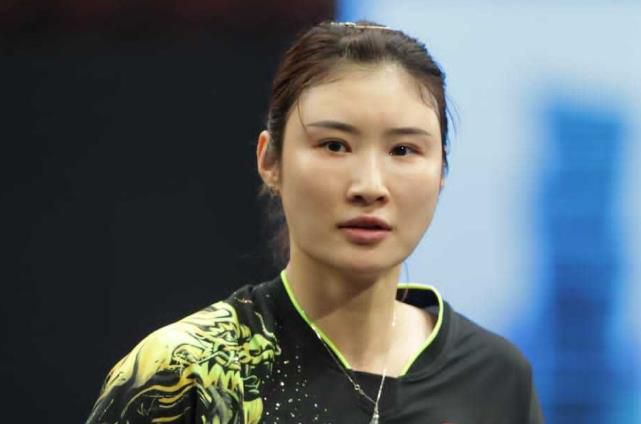 与上一部中的美国队长不同的是，该替身演员的战袍只有蓝、灰两色，要不是没有背后的盾牌 罗小黑变“国际喵”！