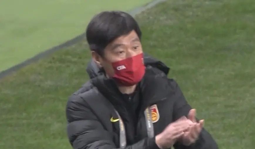 胡伟立自信地说,像这样的音乐会,他开10场都不带重复,因为他不喜欢重复自己,每部作品风格都不一样。