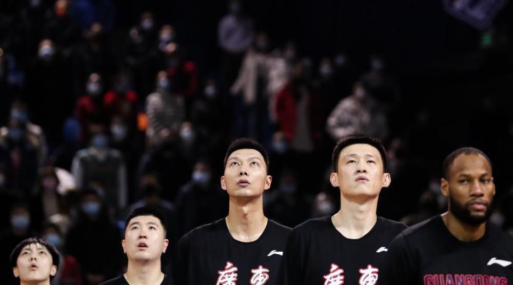 今日,该片发布导演特辑,导演乔•德特杜巴在其中袒露拍摄心得,细数“水下拍摄”种种困难,并首度揭秘了《巨齿鲨》为何竟能如此好看的“独家秘笈”。