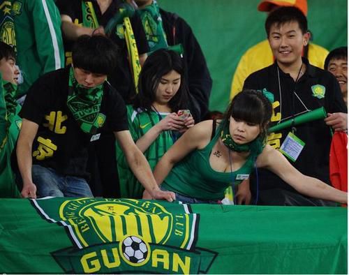 影片:无间道现有集数:3部最近一部上映时间:2003年它在说什么:佛经里 续集电影一锅烩--科幻就是续集无极限 2007-11-10 据报道说中国的星战迷比例较世界水平偏少,可据小编的亲身经历证明,这纯粹是CD,我们的周围有一群群foreveryoung的青春少年,科幻电影是我们永远的宝贝儿。