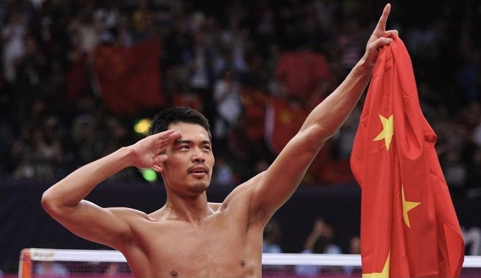 电影中,成龙饰演的老罗与赤兔“一人一马 影人聚焦·成龙|《龙马精神》破亿 70岁正是少年时 2023-04-12 马精神》正在热映,累计票房破亿。