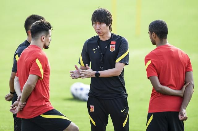 格伦·克洛斯、莎拉·保罗森、泰亚娜·泰勒、金·卡戴珊、妮... 法鲨归来！