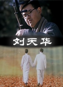女主角詹妮弗 《饥饿游戏3》再曝新剧照 已故霍夫曼表情神秘 2014-09-28 两个月后即将上映的《饥饿游戏3：嘲笑鸟（上）》再发三张新剧照，在此次曝光的剧照中，可以清晰地看到菲利普·塞默·霍夫曼、山姆·克拉弗林、伊万·罗斯三人的面部表情。