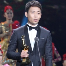 由新人歌手十明演 新海诚《铃芽之旅》展上海开幕 展出手稿分镜等 2023-12-06 新海诚导演作品《铃芽之旅》展将于2023年12月22日-2024年2月16日在上海举办，新海诚导演届时亲临展览开幕式，与观众和粉丝分享电影《铃芽之旅》的幕后创作过程与故事。