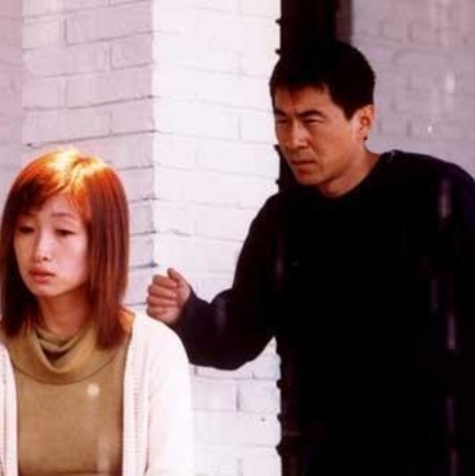 《美队3》首映克里斯酷帅有型 小罗伯特·唐尼搞怪 2016-04-13 美国洛杉矶当地时间4月12日，电影《美国队长3》首映。